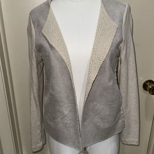 Dylan beige cardigan in excellent shape